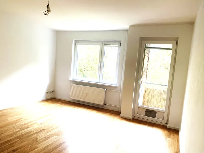 Lichtdurchflutete 3-Zimmer-Wohnung mit Balkon und schöner Aussicht in Rudow — photo 1